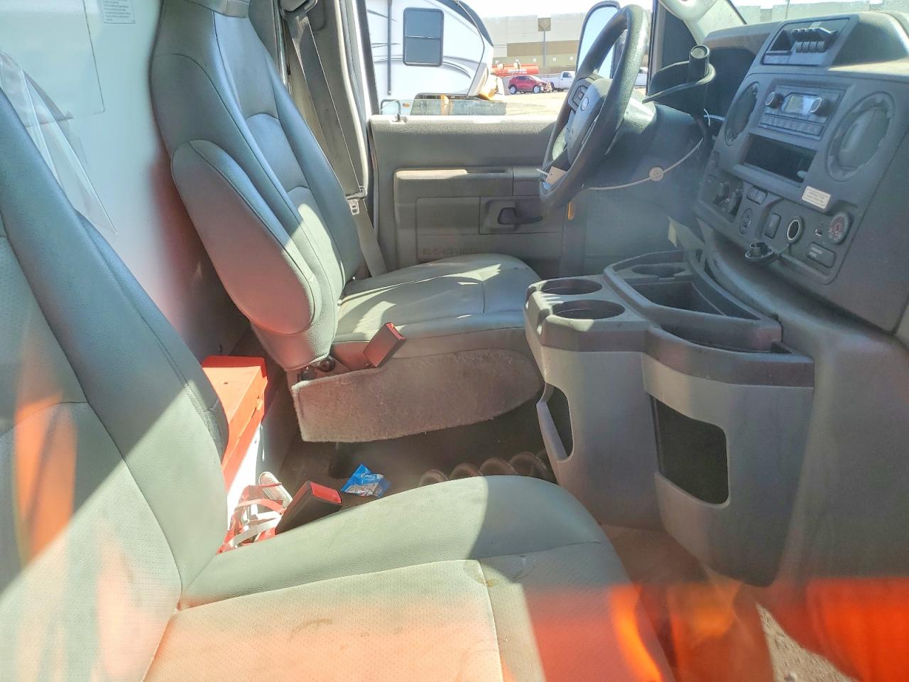 Ford Econoline E350 Super Duty Cutaway Van