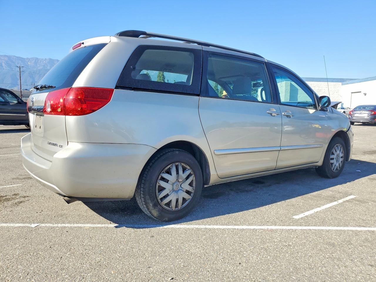 Toyota Sienna Ce 8-passenger