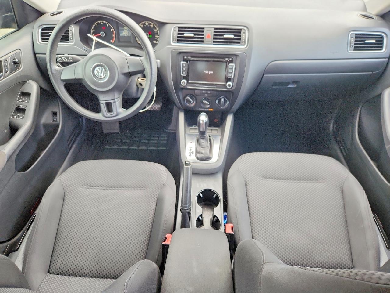 Volkswagen Jetta Base