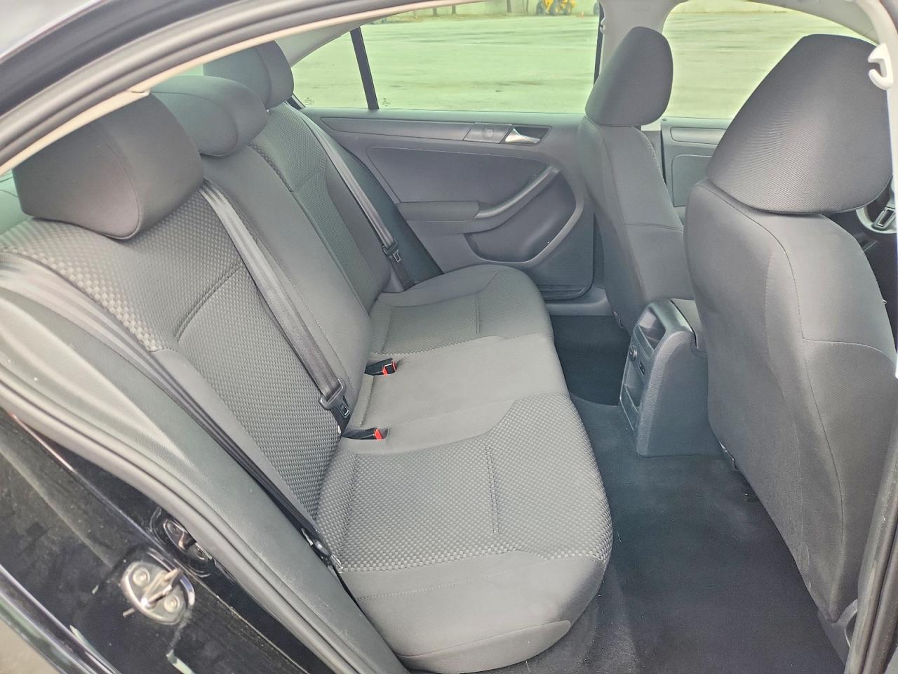 Volkswagen Jetta Base