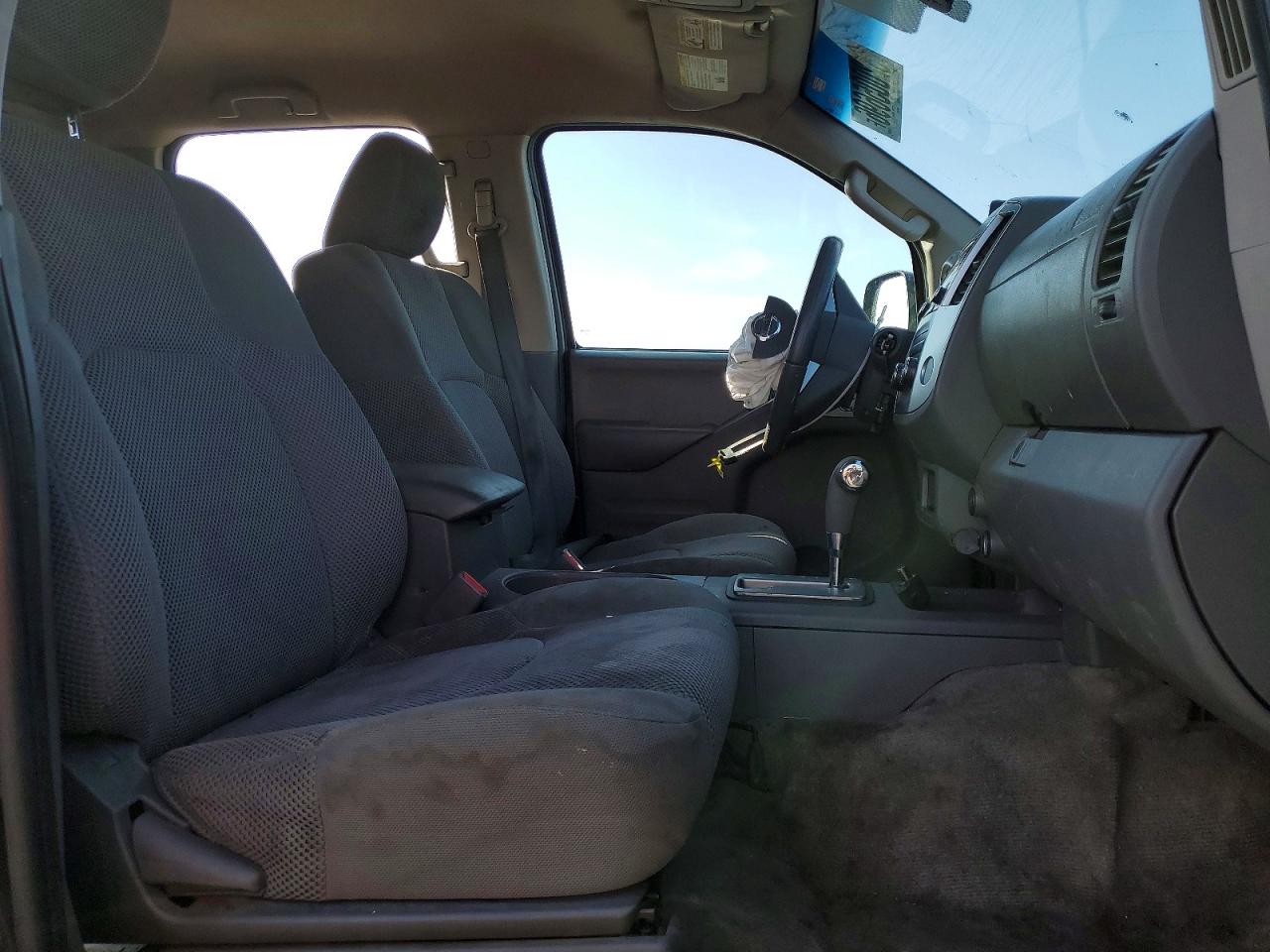 Nissan Frontier Sv