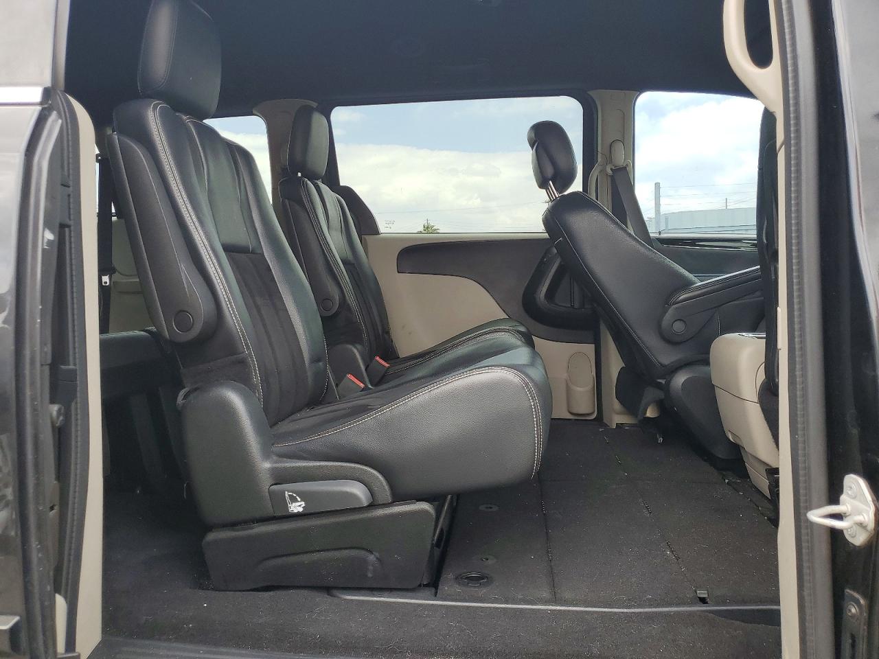 Dodge Caravan Sxt