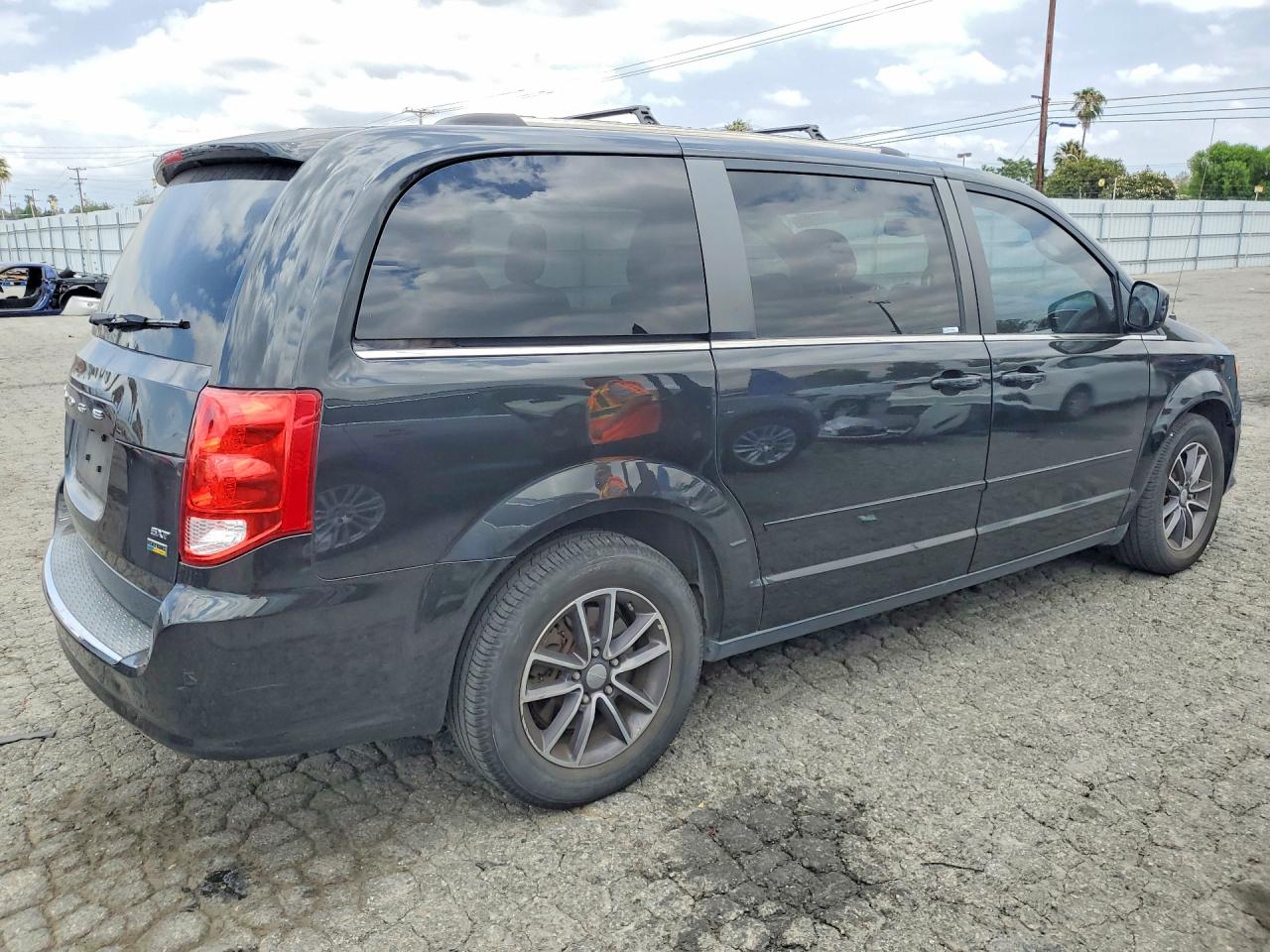 Dodge Caravan Sxt