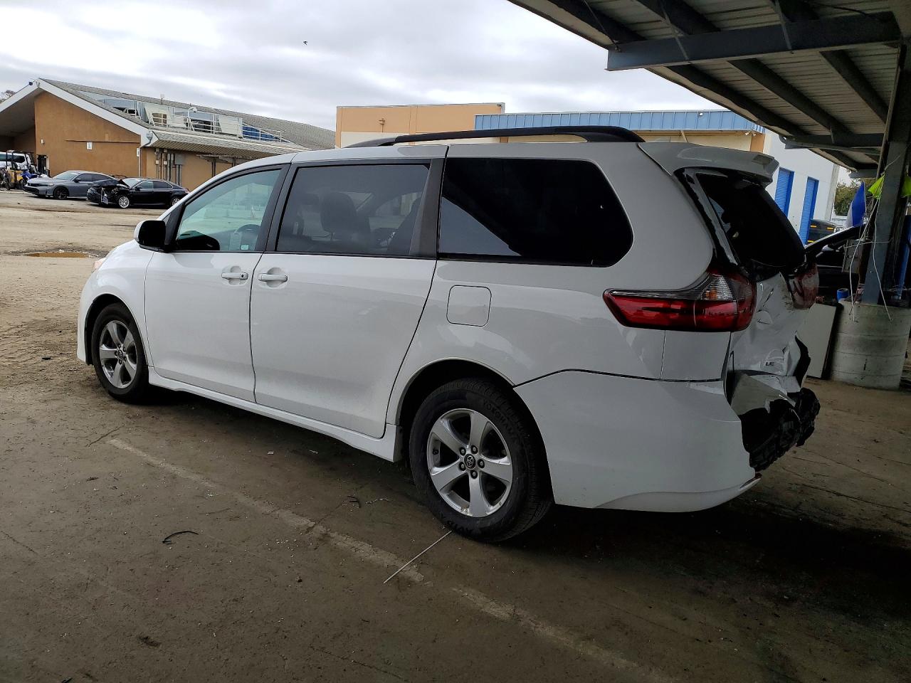 Toyota Sienna Le