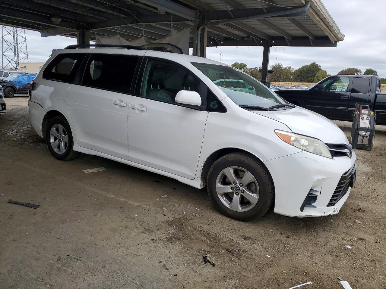 Toyota Sienna Le