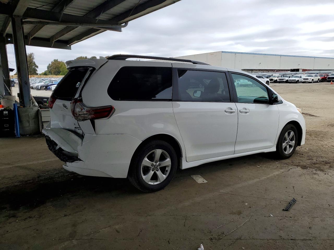 Toyota Sienna Le