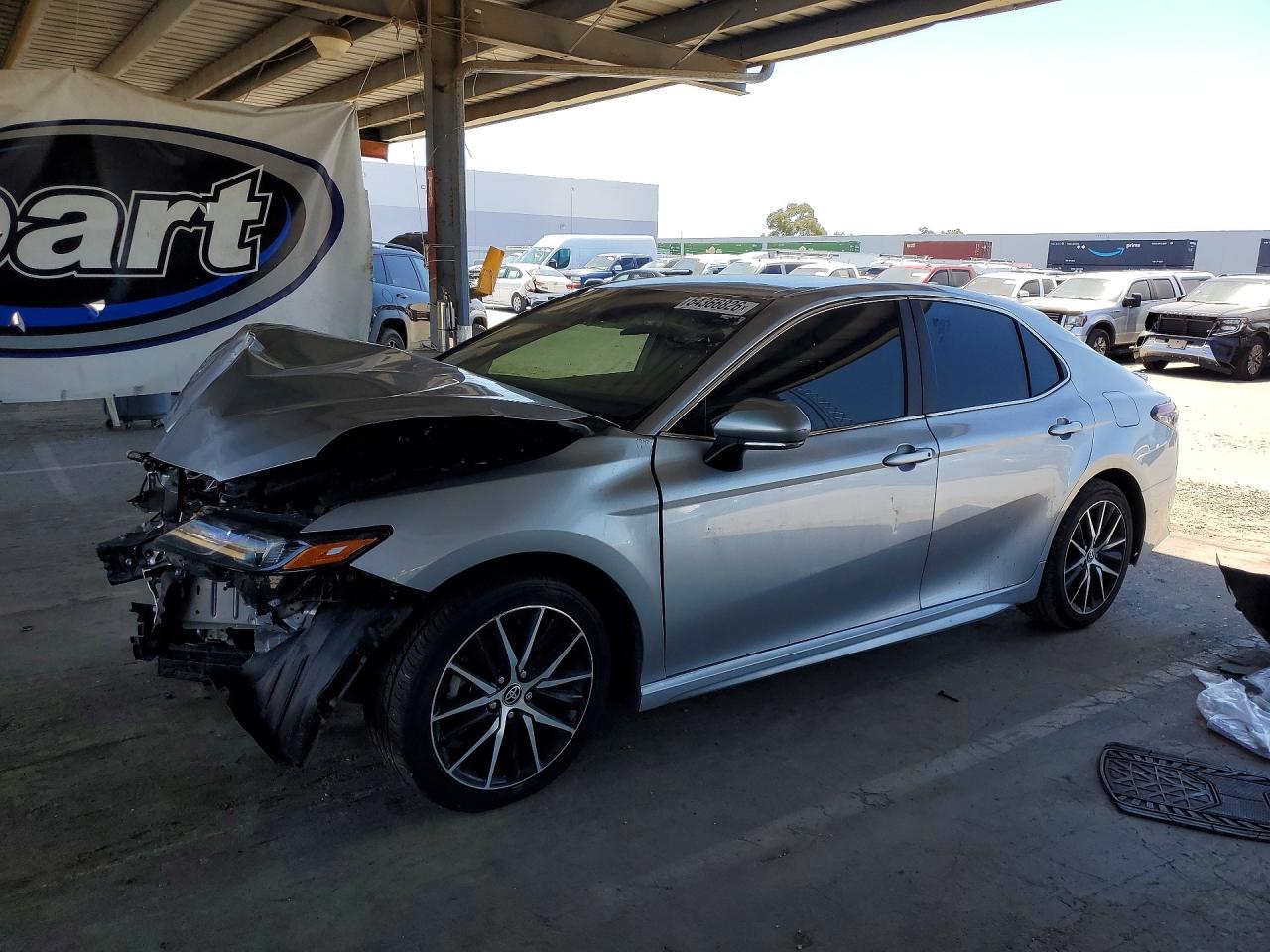 Salvage Toyota Camry Image