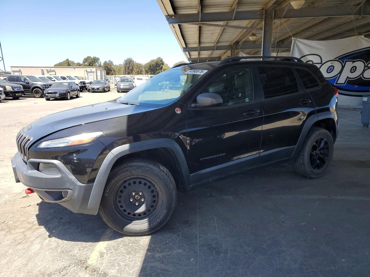 Salvage Jeep Cherokee Image