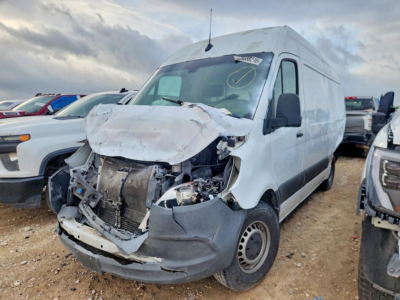 Salvage Mercedes-Benz Sprinter Image