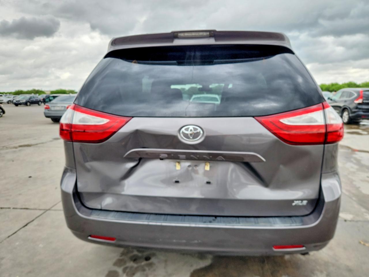 Toyota Sienna Xle 8-passenger