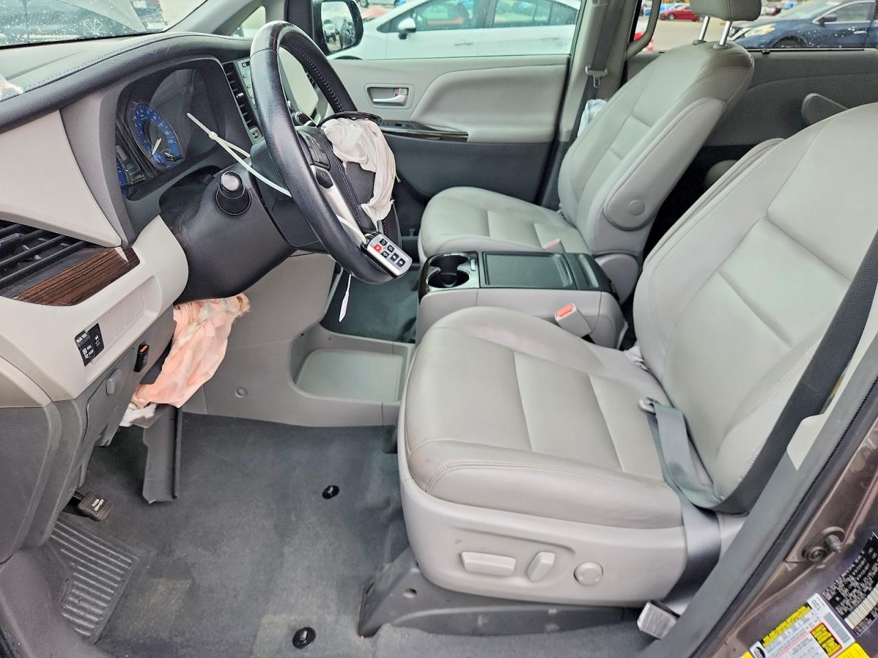 Toyota Sienna Xle 8-passenger