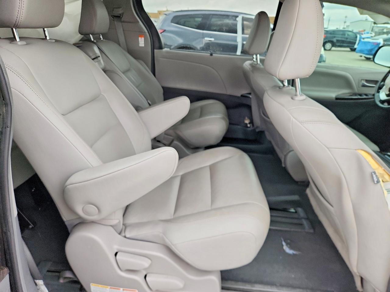 Toyota Sienna Xle 8-passenger