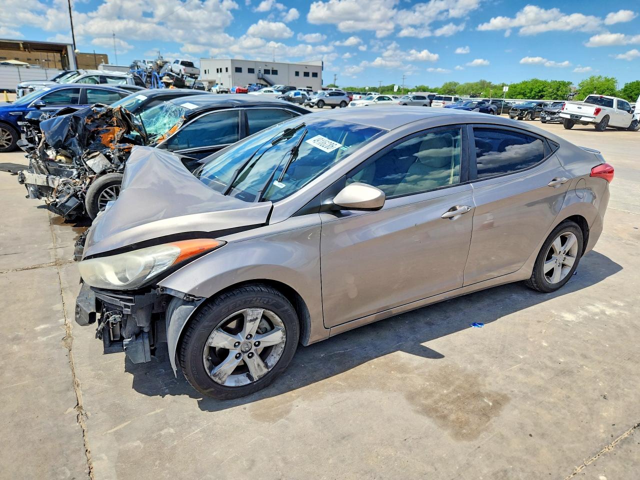 Salvage Hyundai ELANTRA Image