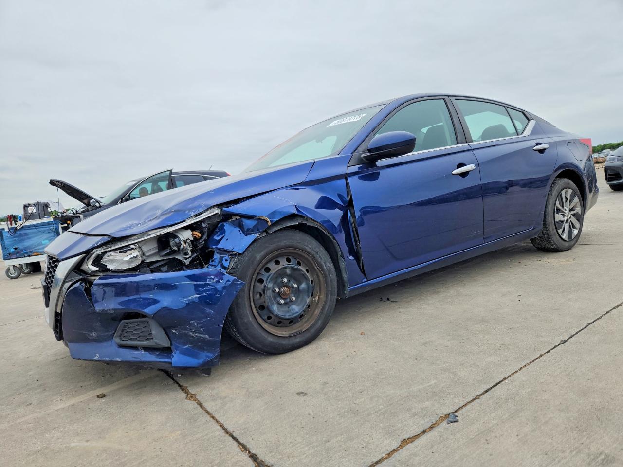 Salvage Nissan Altima Image