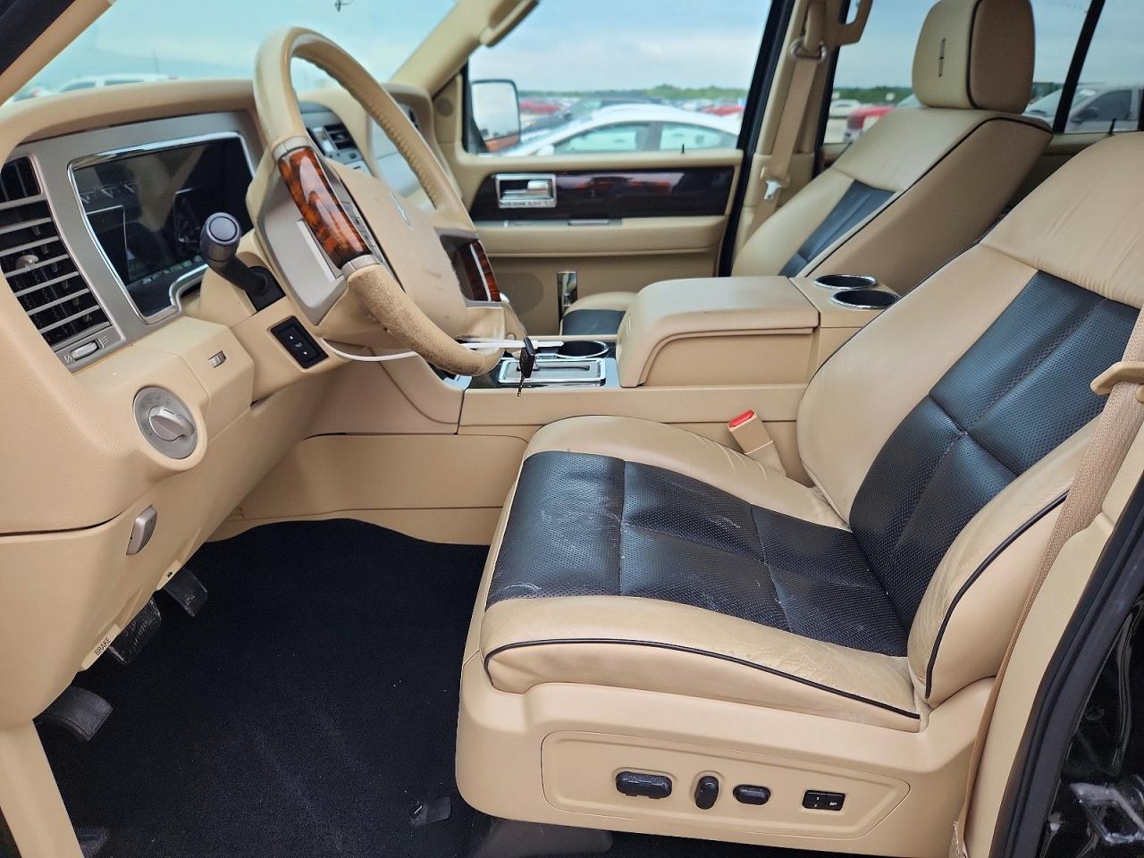 Lincoln Navigator