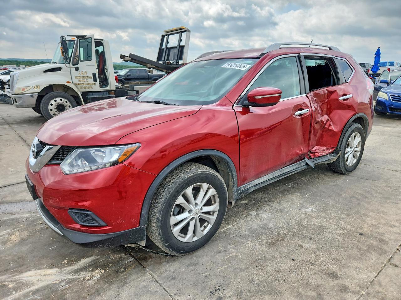 Salvage Nissan Rogue Image