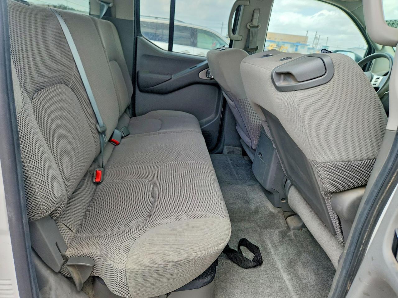 Nissan Frontier S