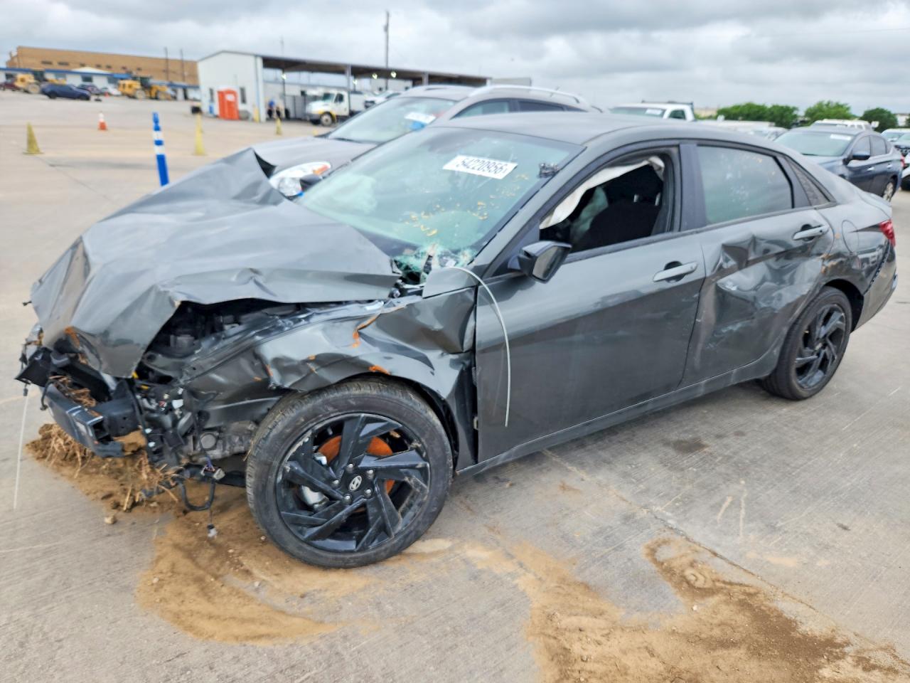 Salvage Hyundai ELANTRA Image