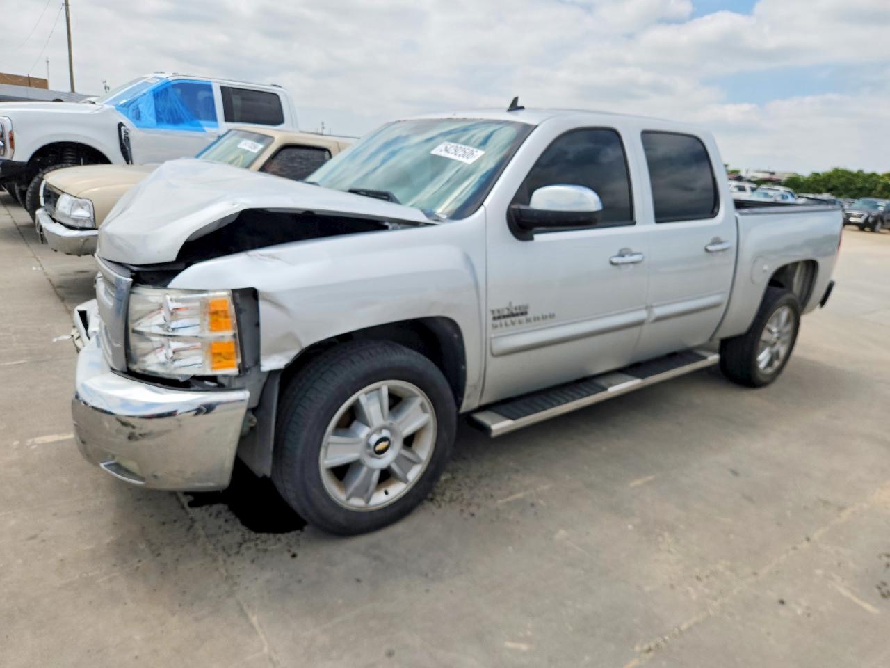 Salvage Chevrolet Silverado Image