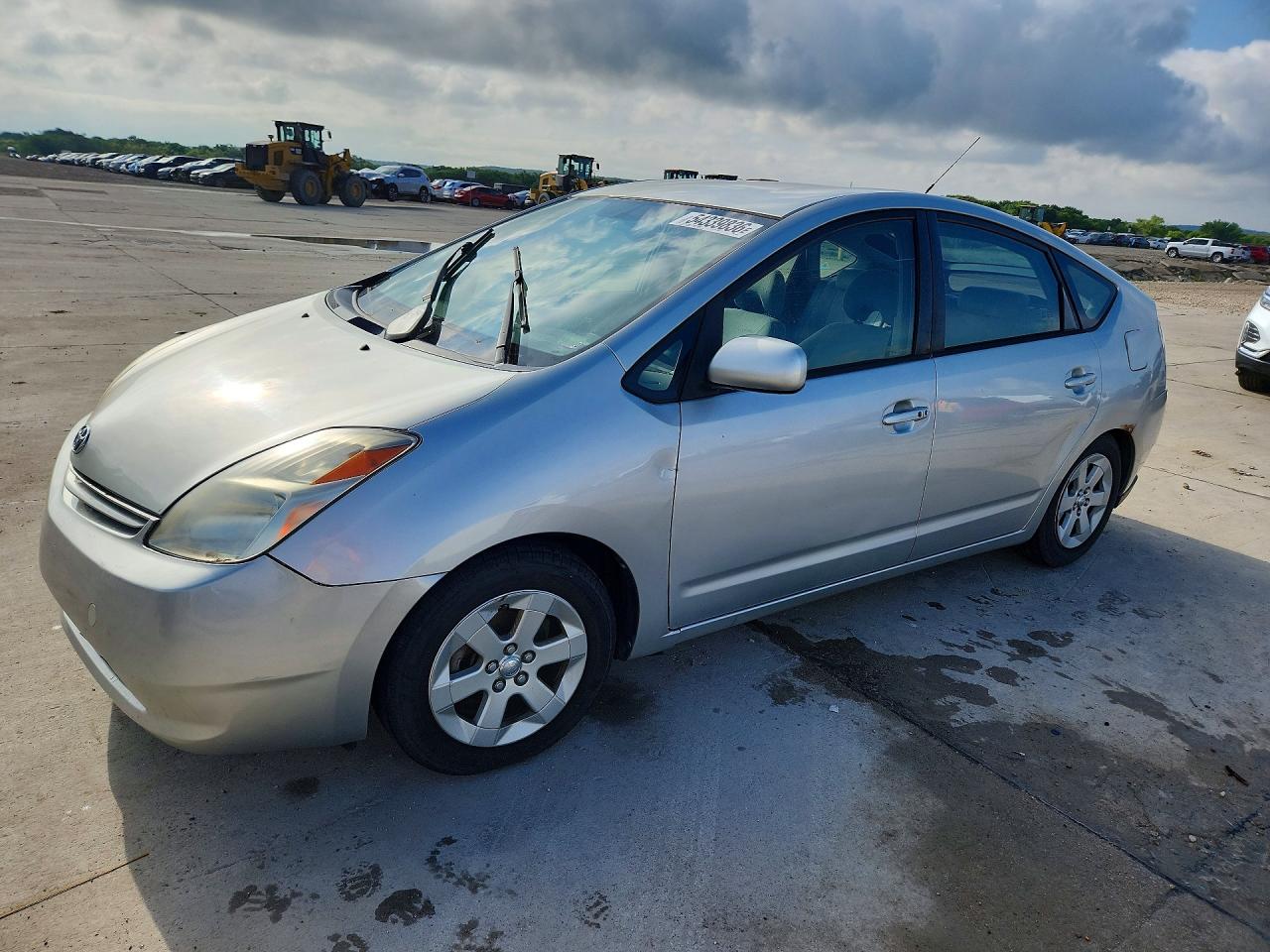 Salvage Toyota Prius Image