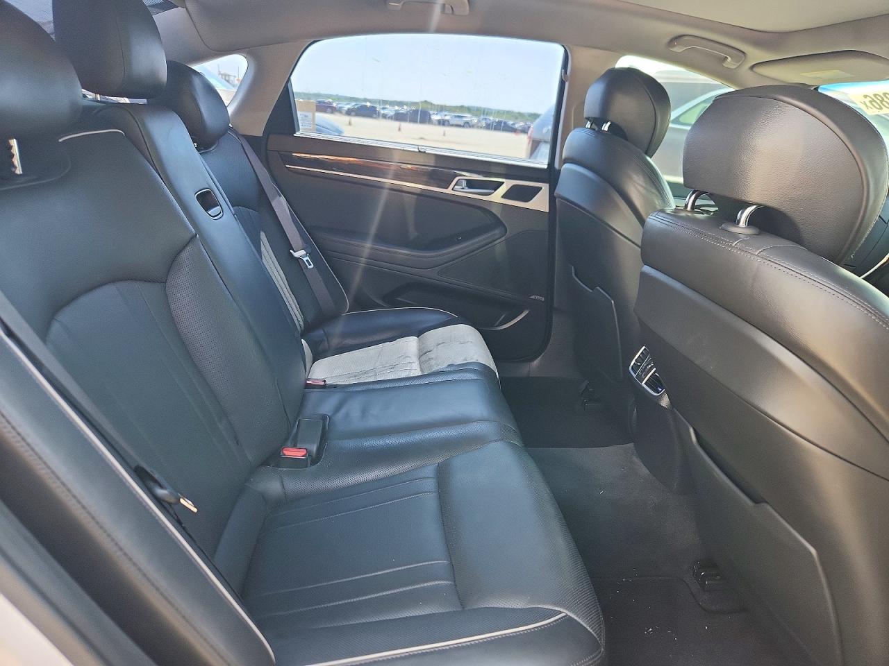 Hyundai Genesis 3.8l