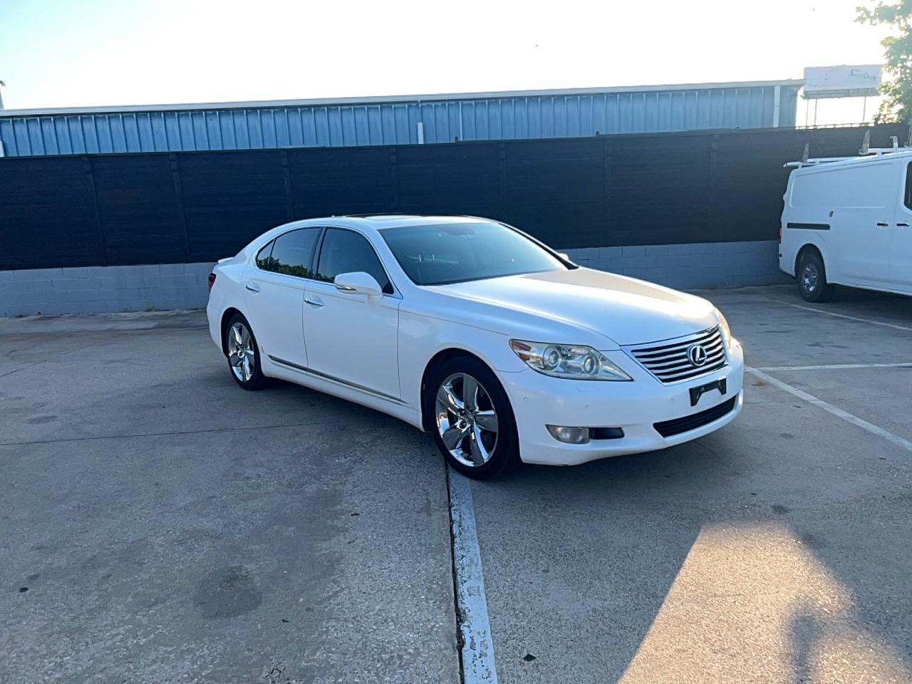 Salvage Lexus LS Image