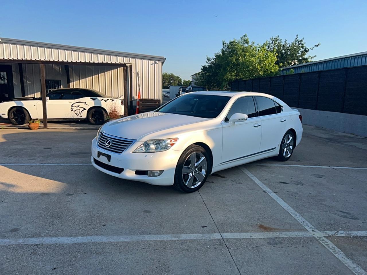 Lexus LS Base