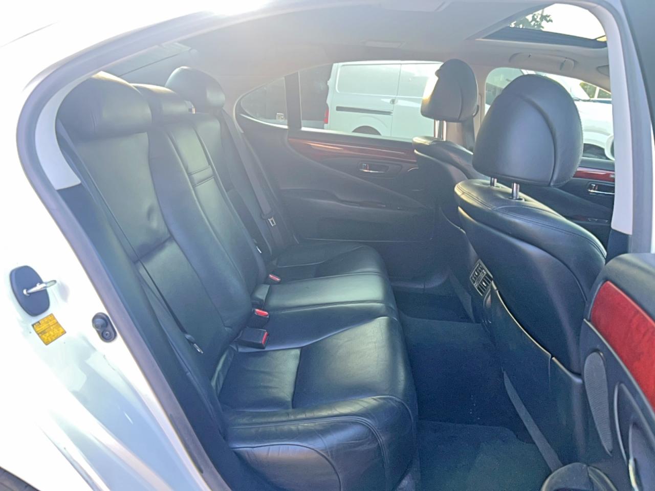 Lexus LS Base