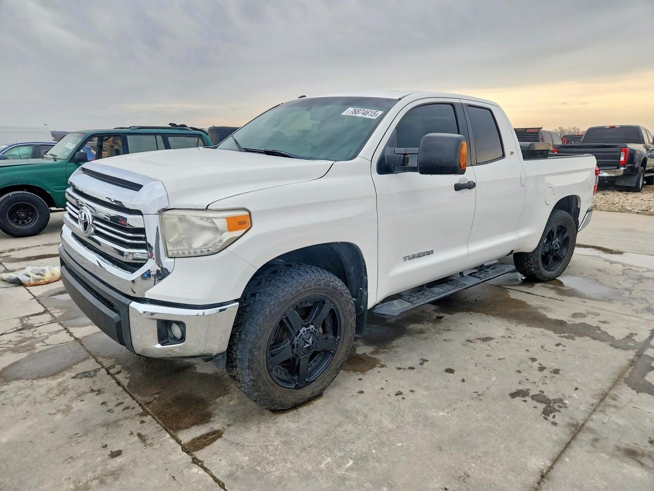Salvage Toyota Tundra Image