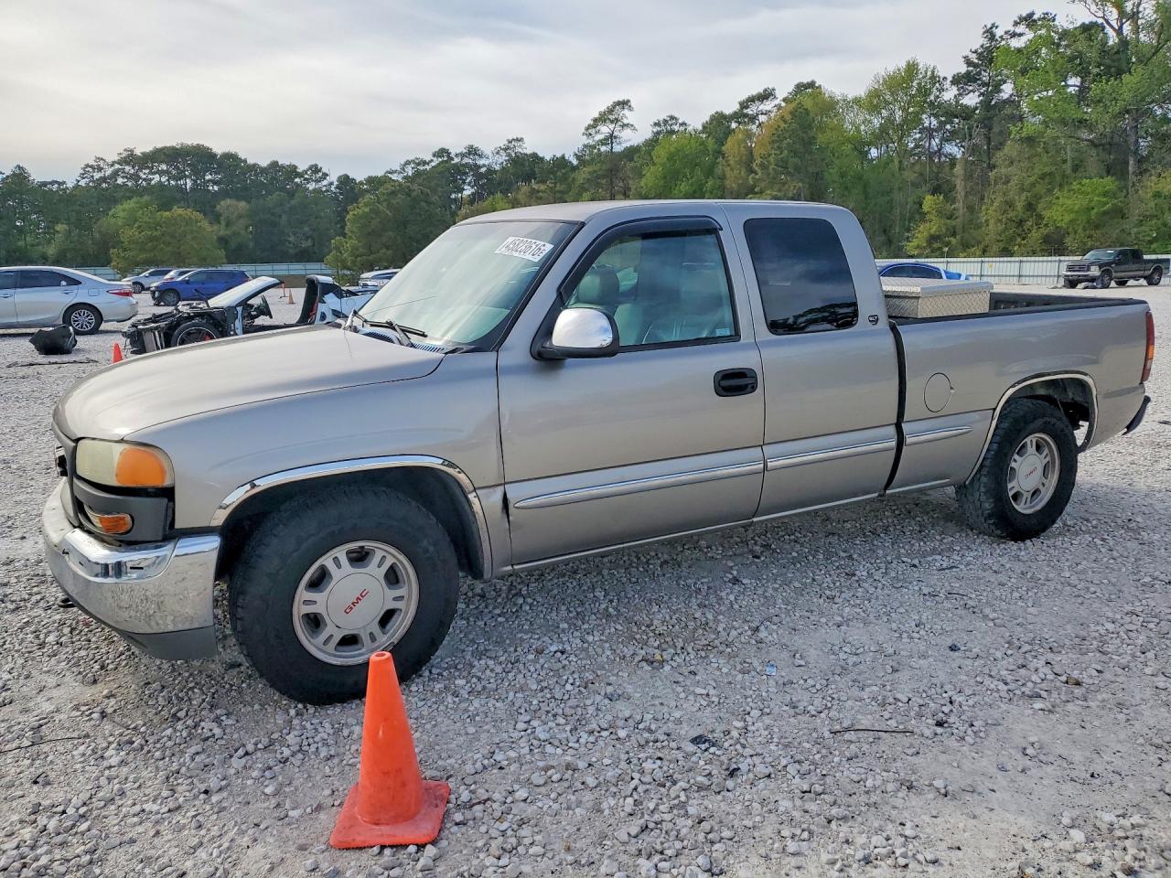 Salvage GMC Sierra Image