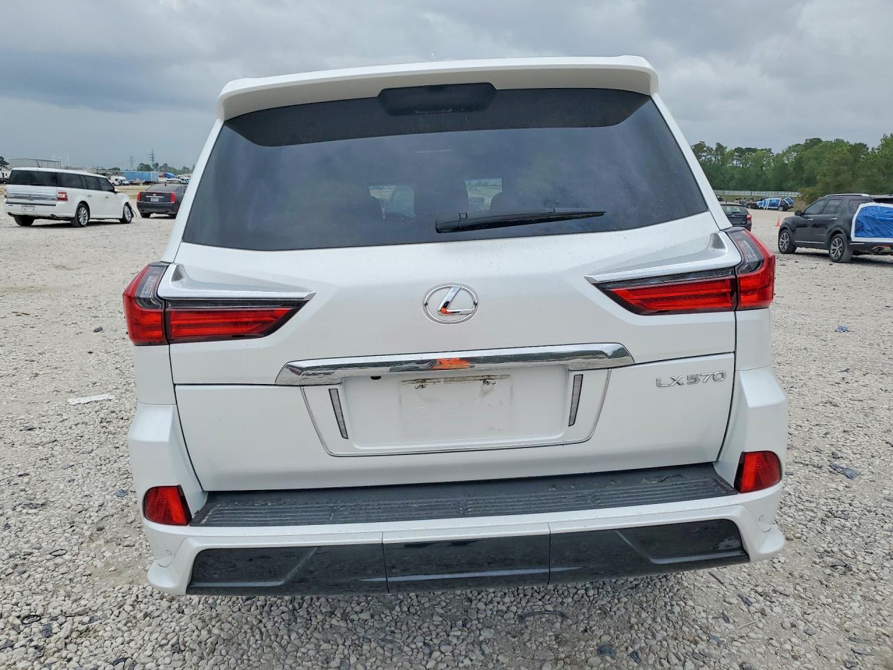 Lexus Lx570 Three-row