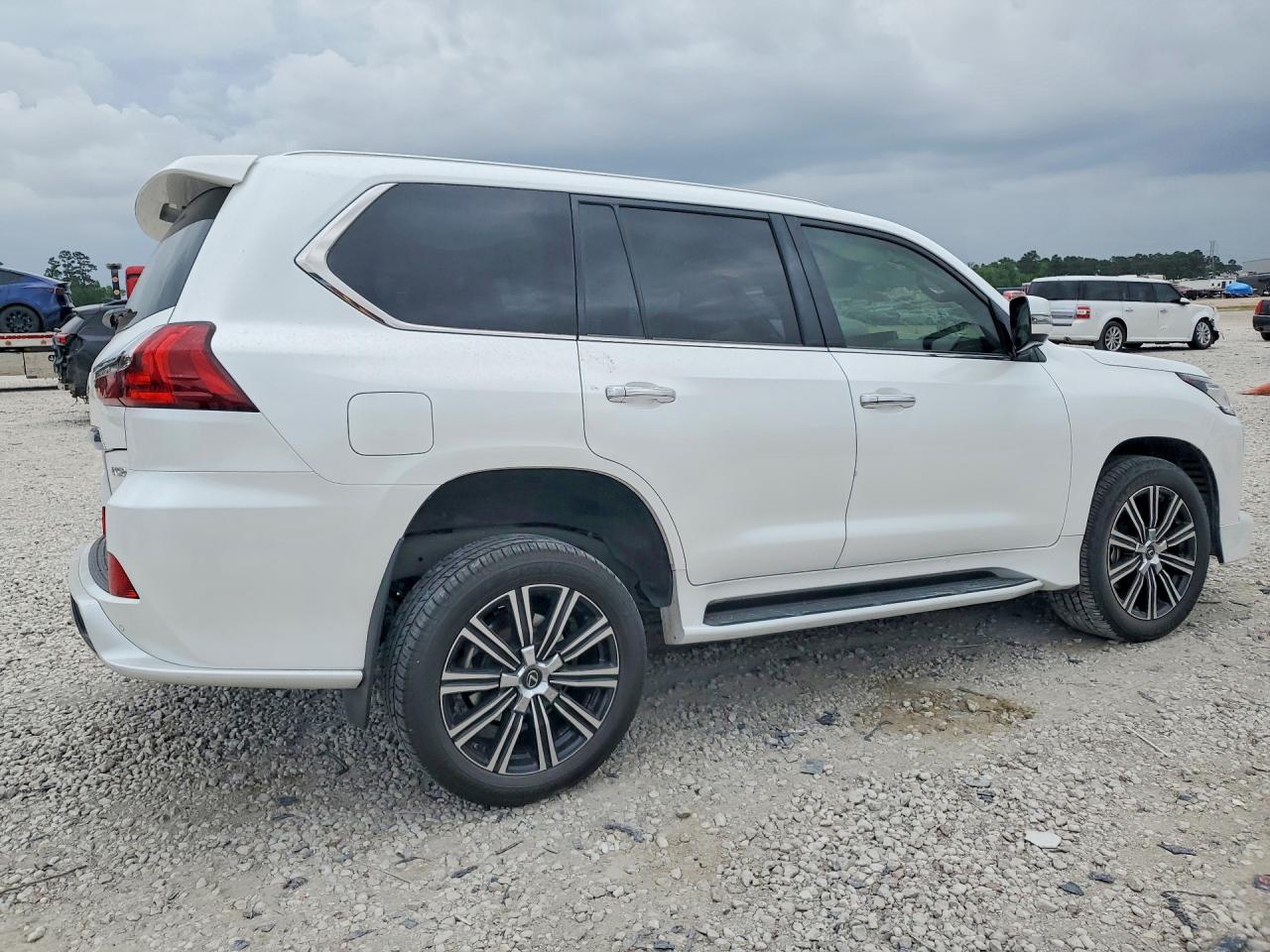 Lexus Lx570 Three-row