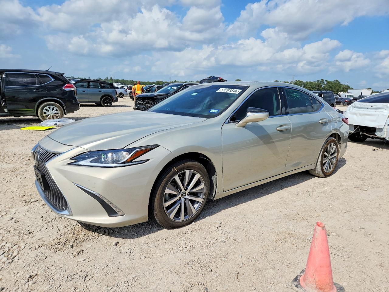 Salvage Lexus Es Image