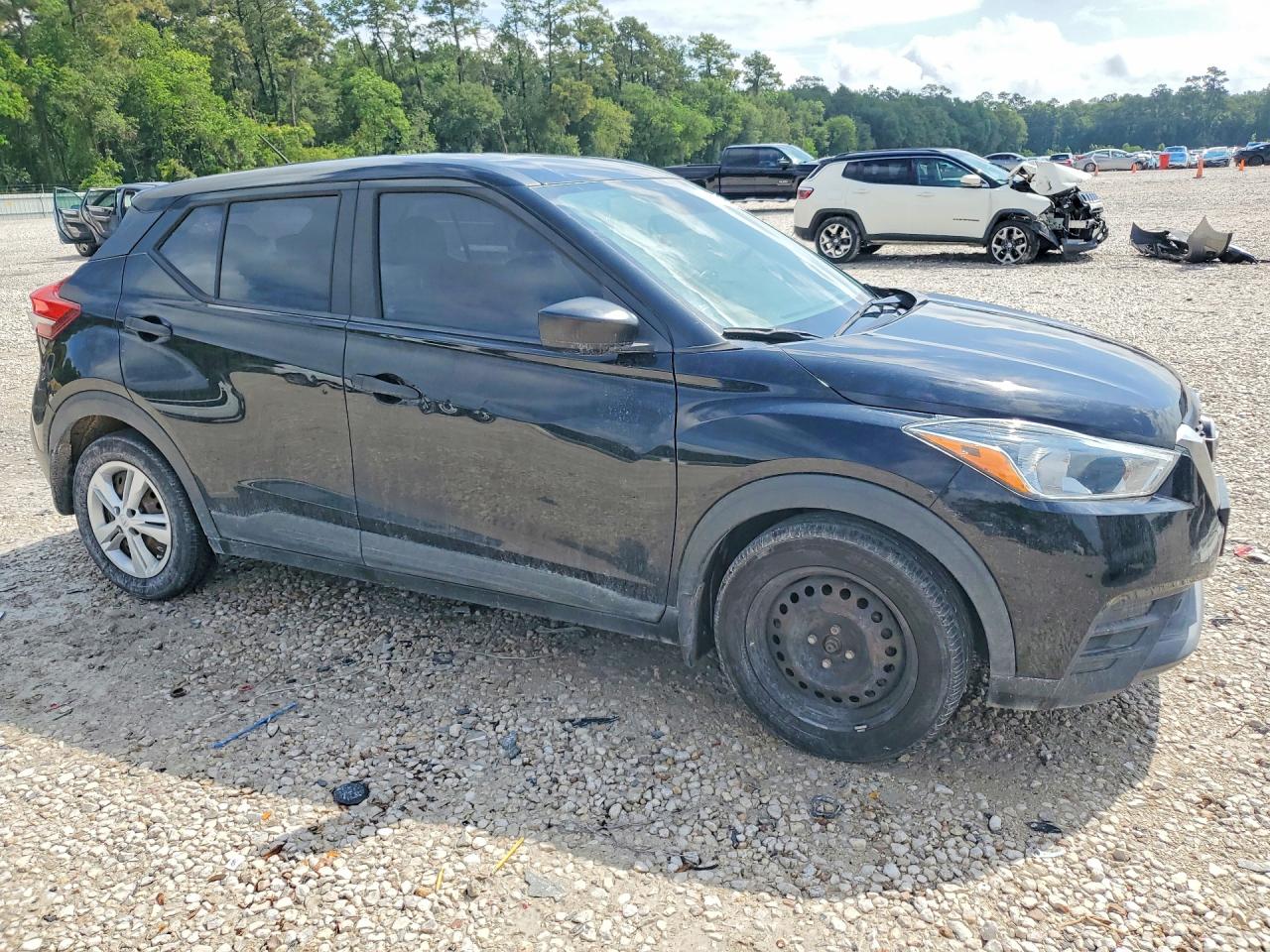 Nissan Kicks S