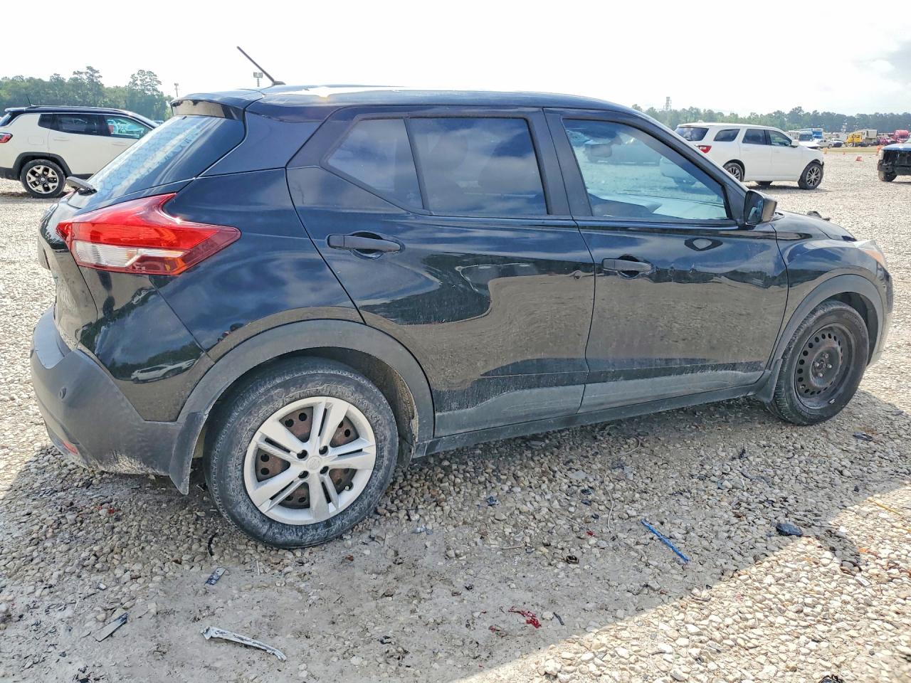 Nissan Kicks S