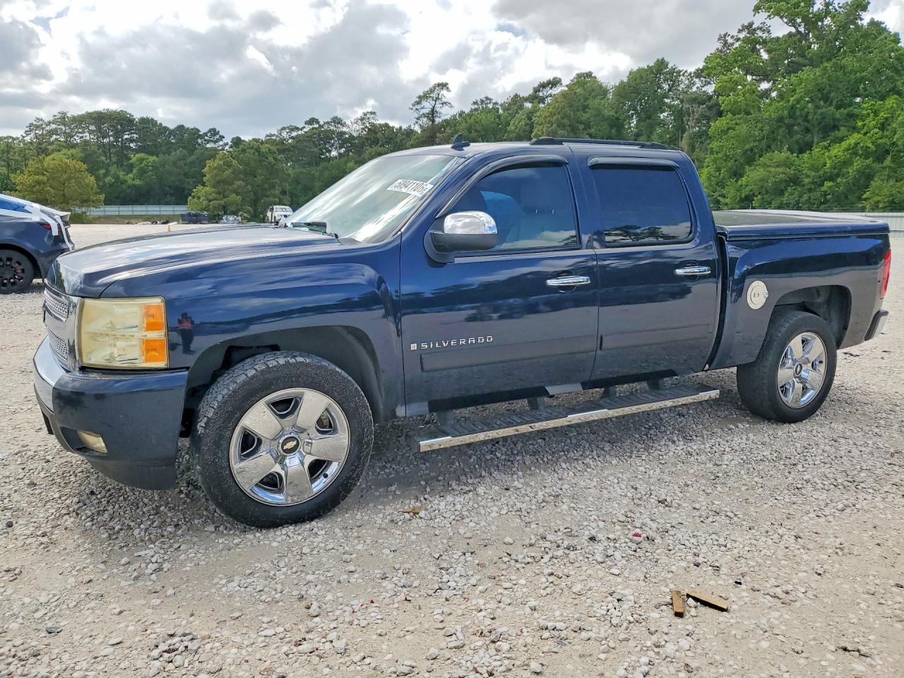Salvage Chevrolet Silverado Image
