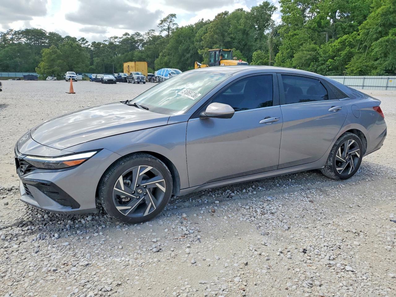 Salvage Hyundai ELANTRA Image