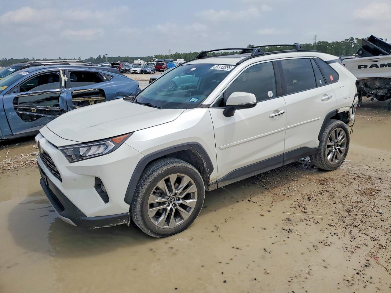 Salvage Toyota RAV4 Image