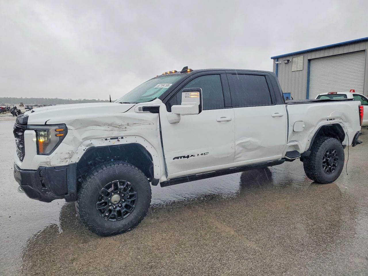 Salvage GMC Sierra Image