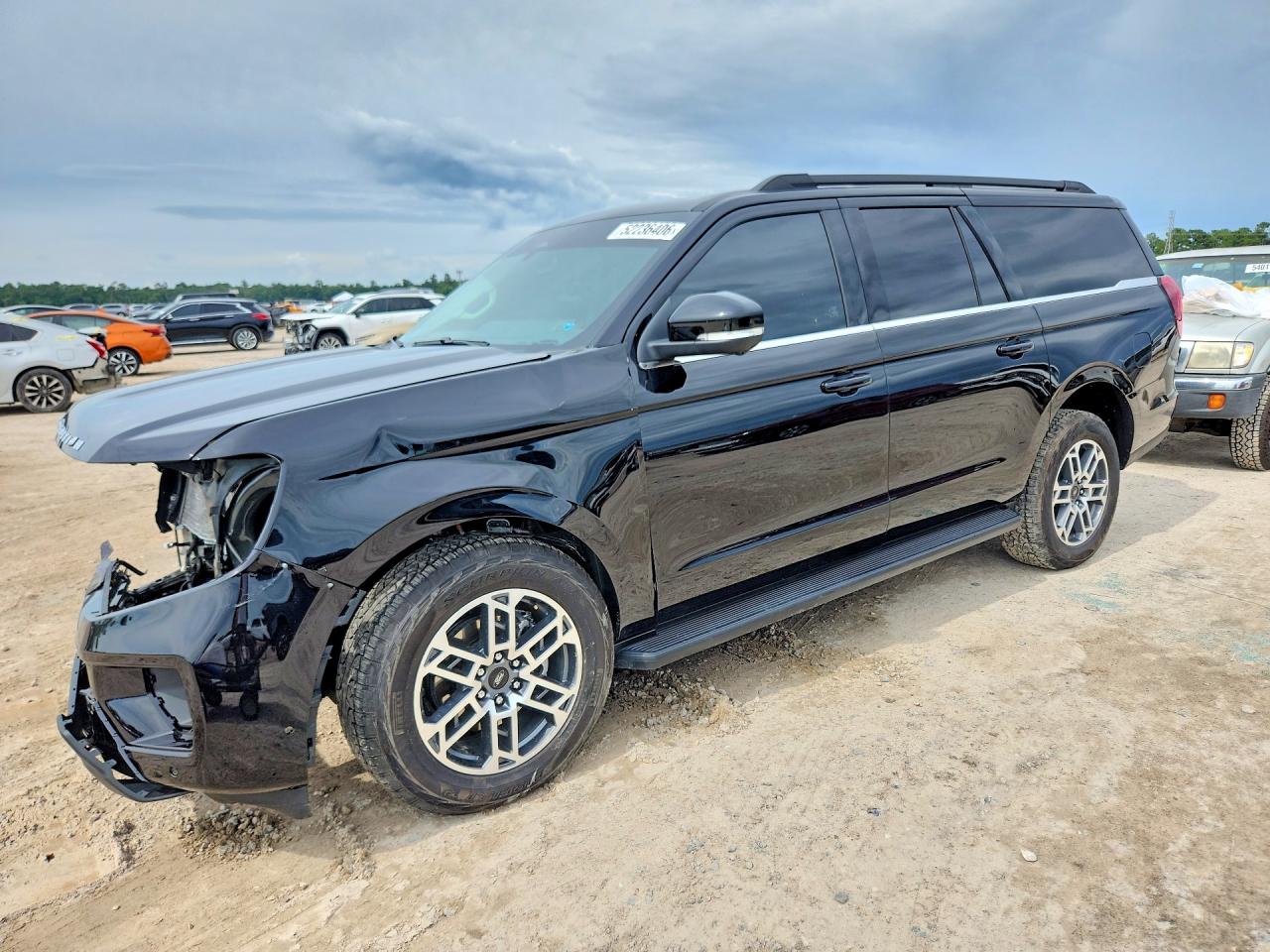 Salvage Ford Expedition Image