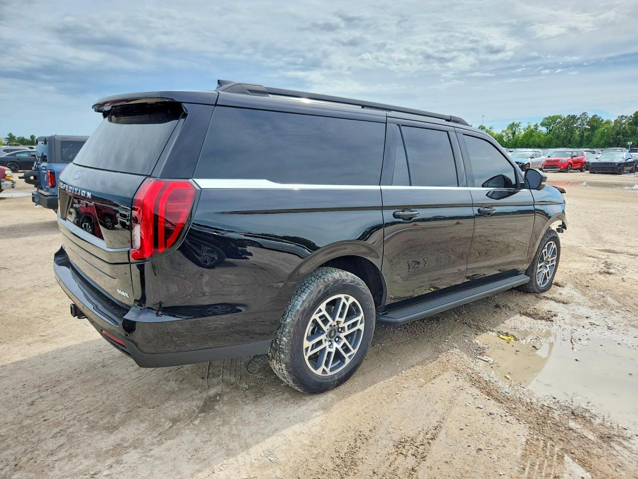 Ford Expedition Max Active
