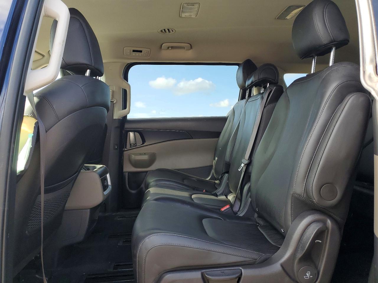 Kia Carnival Lxs