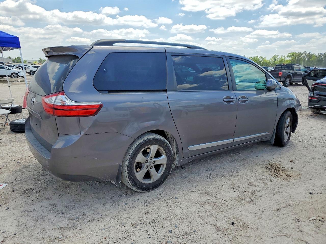 Toyota Sienna Le
