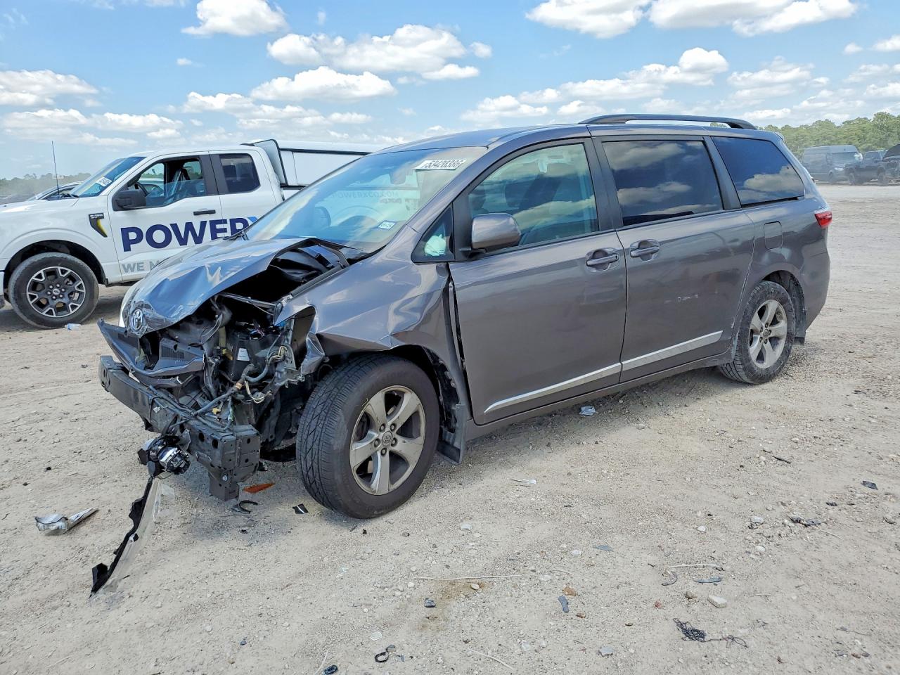Salvage Toyota Sienna Image
