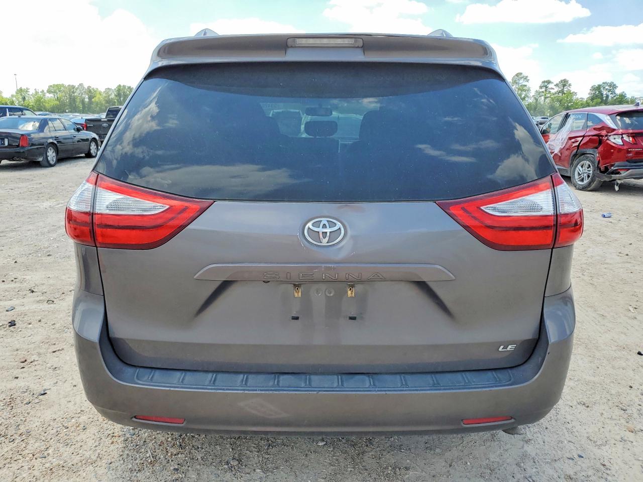 Toyota Sienna Le
