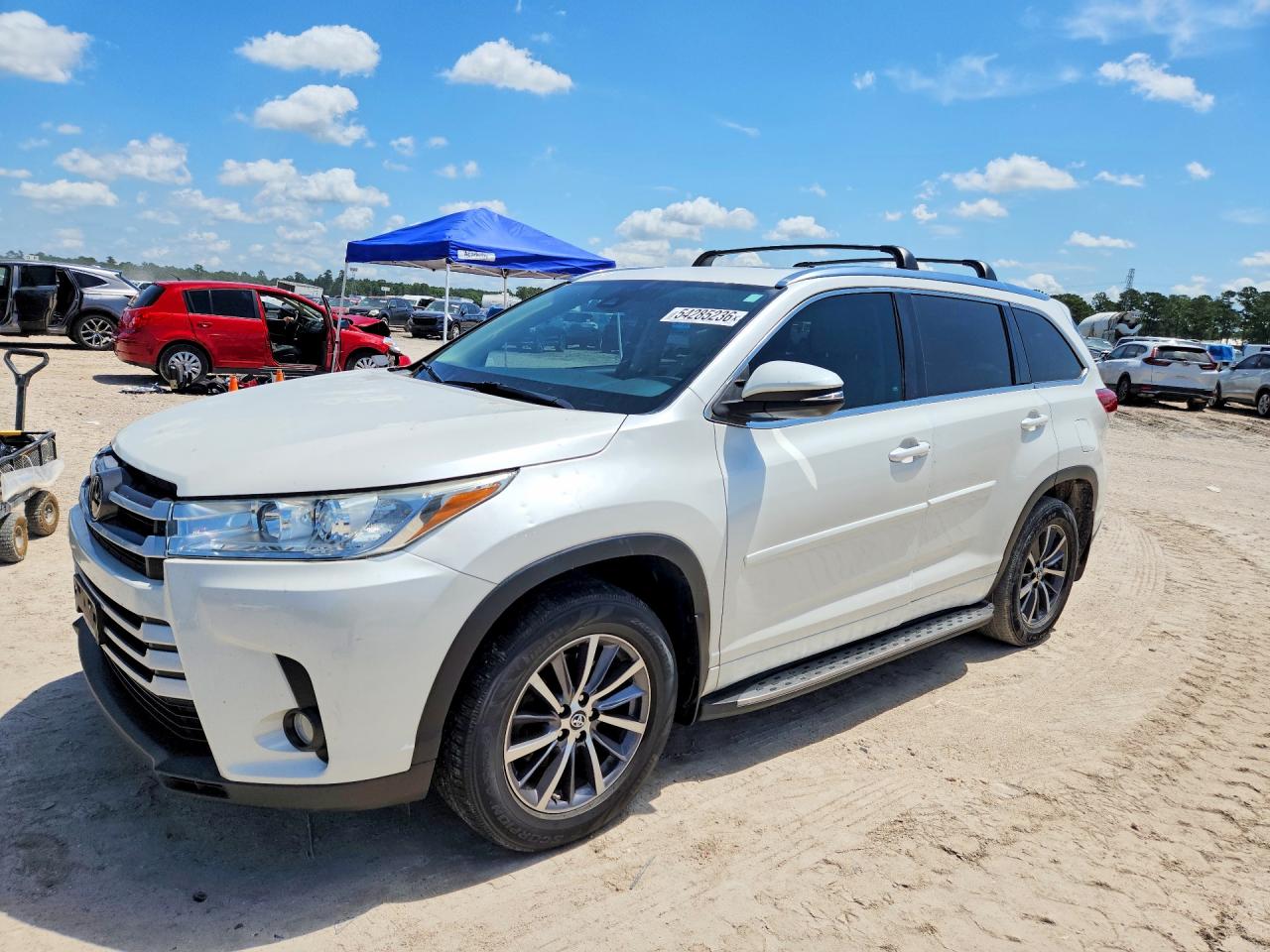 Salvage Toyota Highlander Image