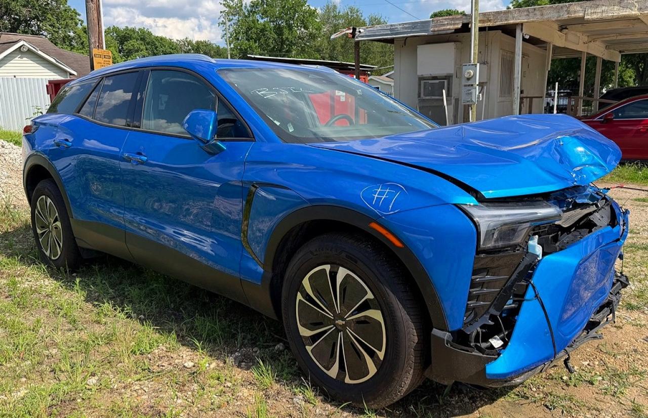 Salvage Chevrolet Blazer Image