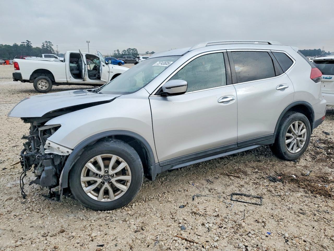 Salvage Nissan Rogue Image