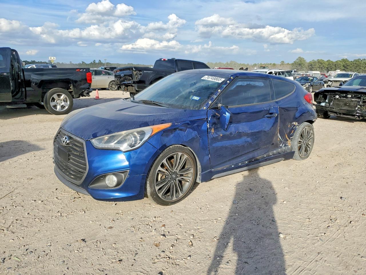 Salvage Hyundai VELOSTER Image