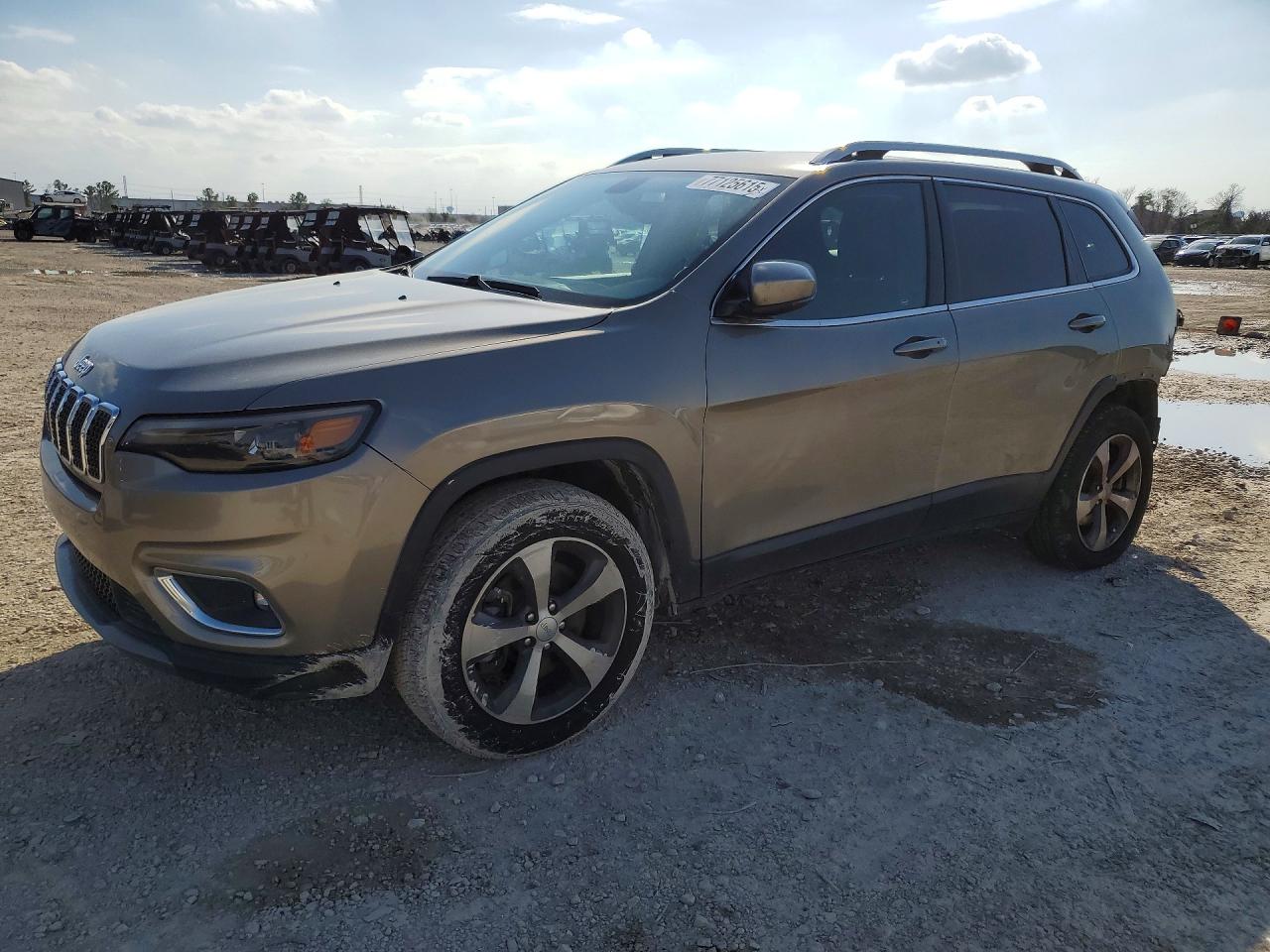 Salvage Jeep Grand Cherokee Image